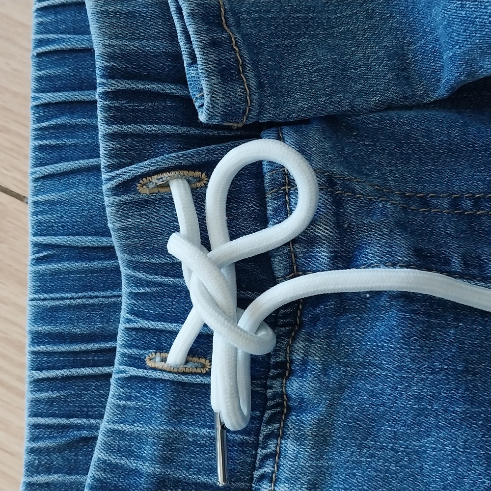Stylish Ripped Denim Jeans - Picture 2 of 4